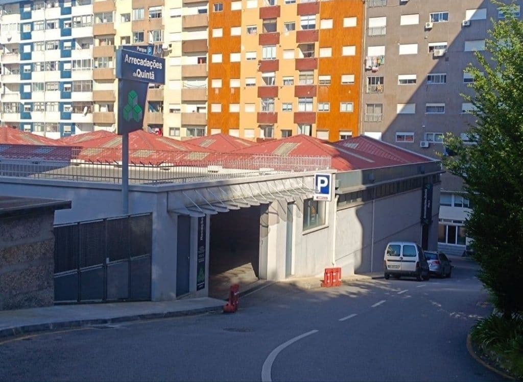 Vendo Garagem Fechada (Box ) 20 m2 - Na Quintã - Guimarães Centro