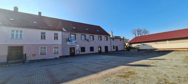 Budynek biurowy z częścią magazynową i działką 14,76a