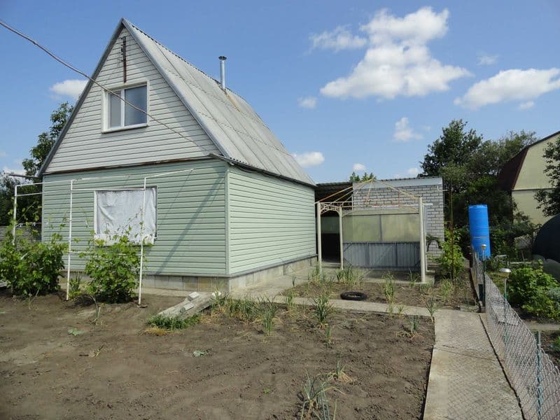Продам  чудову дачу в Підгородному на першій лінії біля річки.