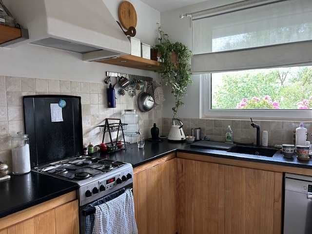 Sprzedam mieszkanie 3 pok. 58,5 m2,  oddzielna kuchnia, balkon i piwnica.