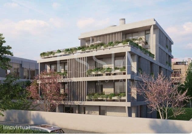 Apartamento T3 com jardim próximo Av. da Boavista no Porto