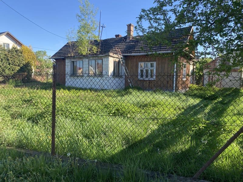 Dzialka o pow. 5.5 ara ze starym domem Mielec ul. Wojslawska