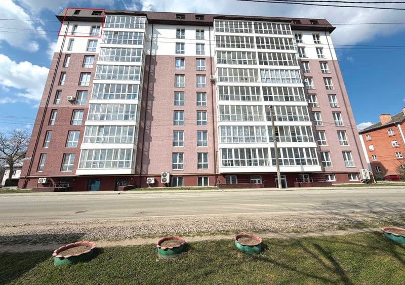 Продаж елітної дворівневої квартири з панорамним краєвидом у Стрию