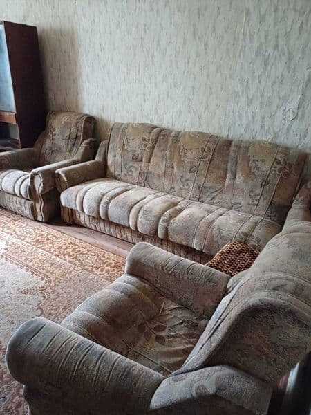 Продам СВОЮ 2 - кімнатну квартиру разом з ділянкою та приміщеннями