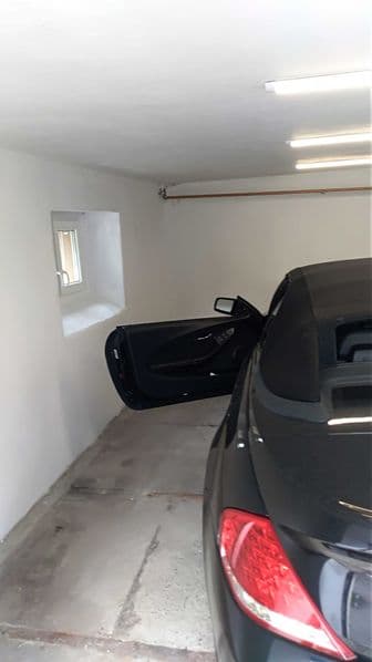 Duży 23m woda prąd ,garaż w bloku , Łaziska Górne ul. Parkowa 1