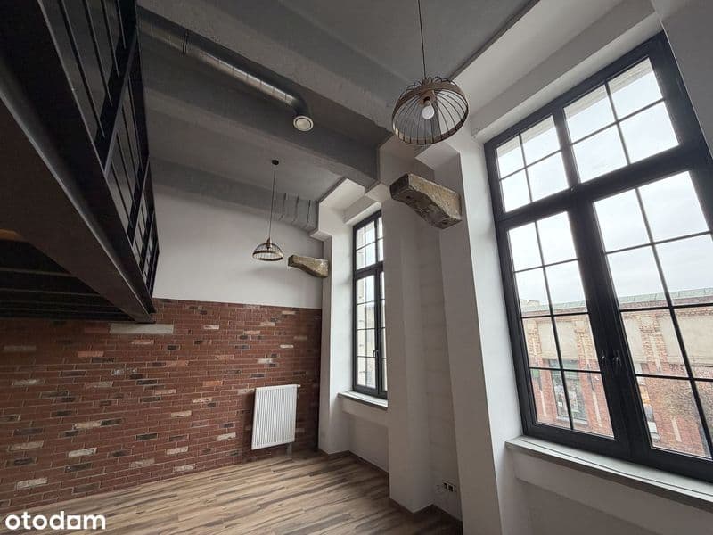 Jasny loft z antresolą w Loftach de Girarda | centrum Żyrardowa