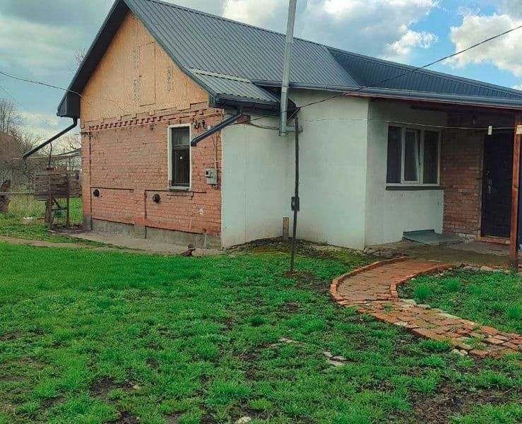 Продам відмінну частину будинку з окремим двором та входом в Дергачах.