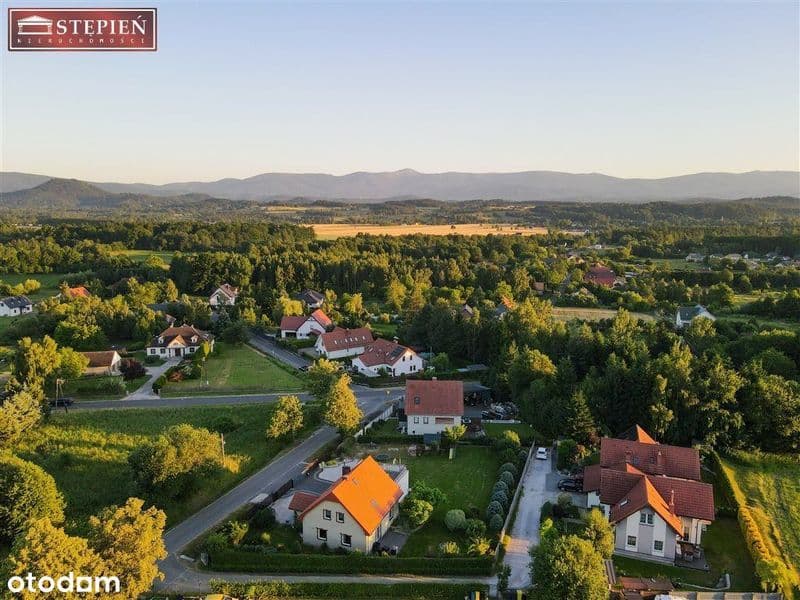 Dom z pięknym ogrodem i widokiem na Śnieżke.