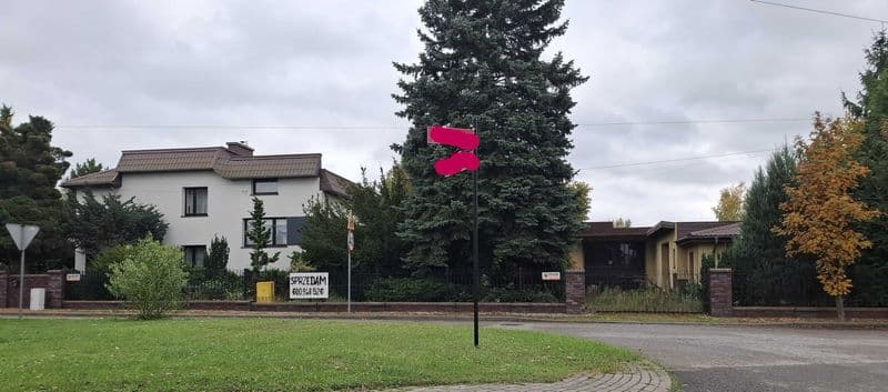 Dom z dużą działką, ogrodem i budynkiem gospodarczym – Radomsko