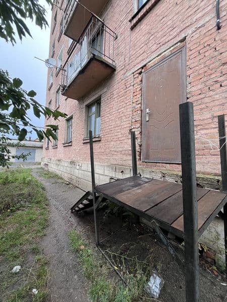 Продам квартиру (під комерцію) перший поверх, окремий вхід (+торг)