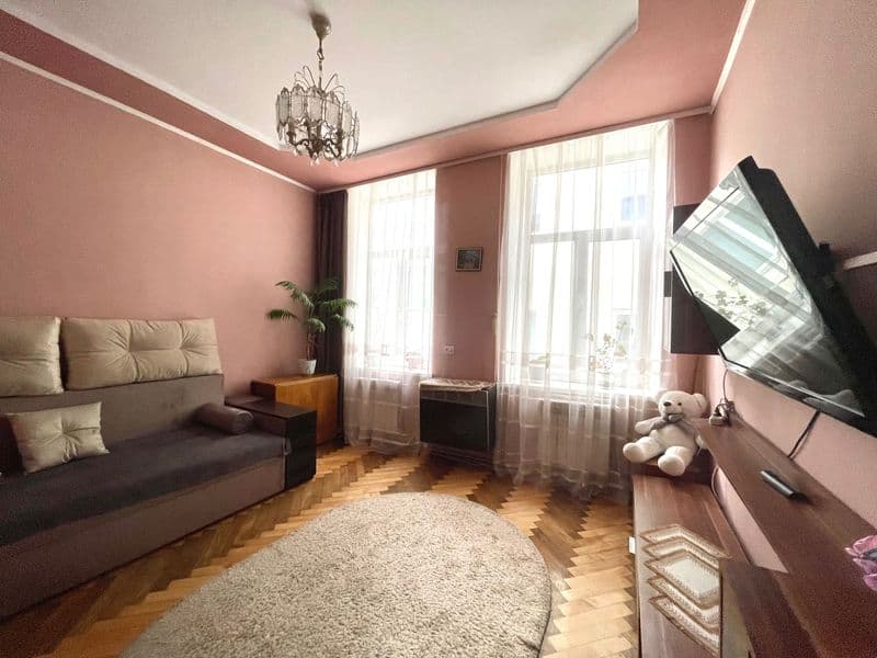 Дворівнева велика квартира в центрі Бродів