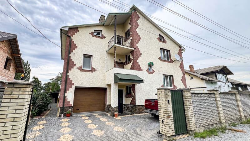 Продається просторий і затишний будинок у м. Борислав