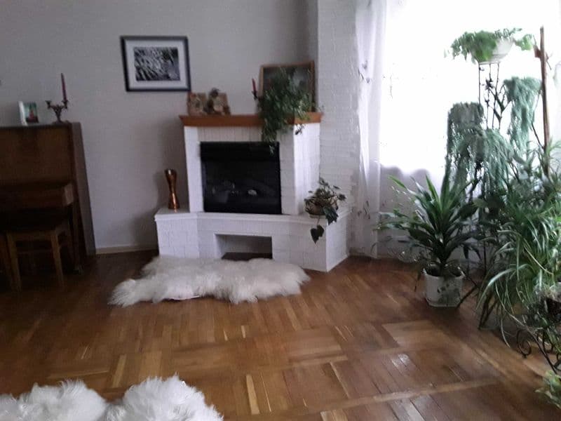 Продаю власний будинок у м. Ромни  повністю готовий для проживання у спокійному приватному секторі. Ідеальний варіант для родини, яка цінує простір, .