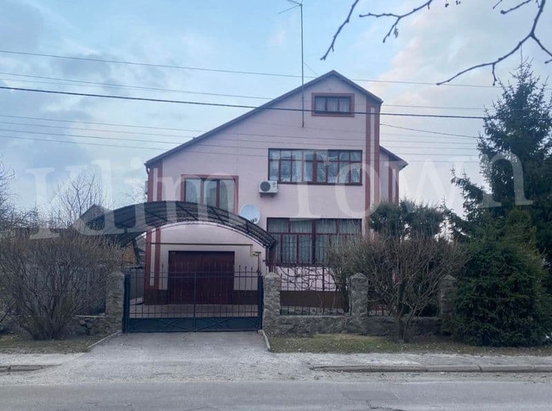 Продається розкішний будинок в р-ні університету