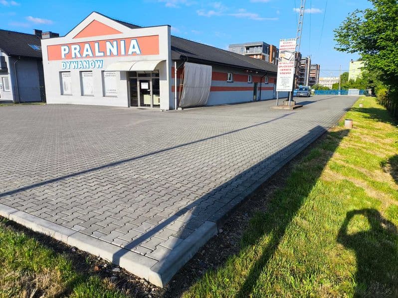 Lokal handlowo-usługowy , parter 98mkw w Kętach , doskonała lokalizacja.