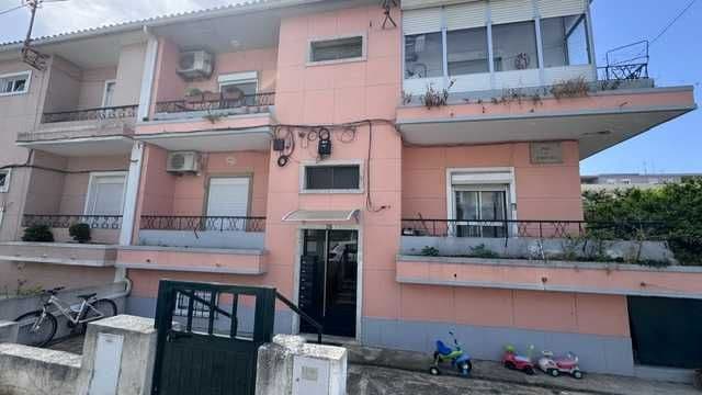 Vende se T2 Almada