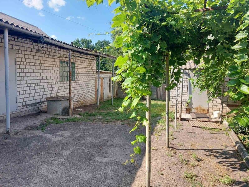 Люботин!Продам часть дома.Центр.