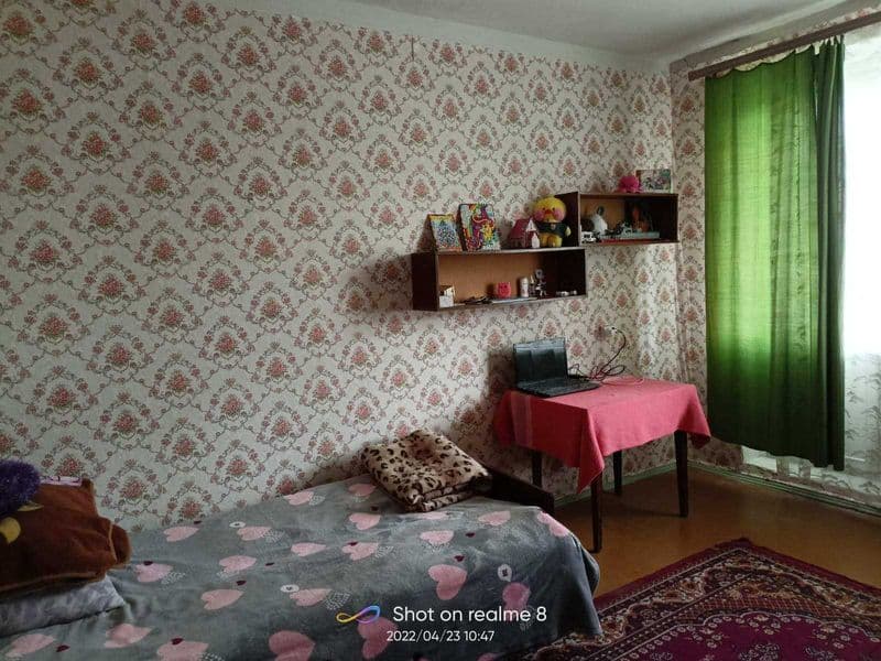 Продам4-х комнатную квартиру в городе Лозова