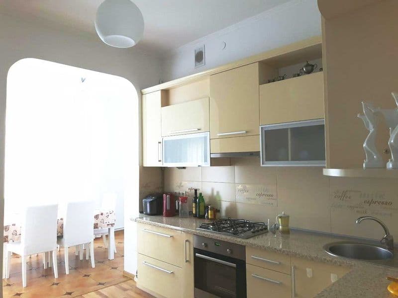 Продаю будинок з ремонтом в м. Долина ( район Стара Долина ) з 6 сот. землі