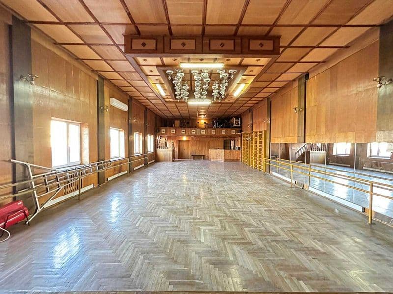 Продається нежитлове приміщення по вул.Дрогобицькій  2 пов.3-пов.буд.