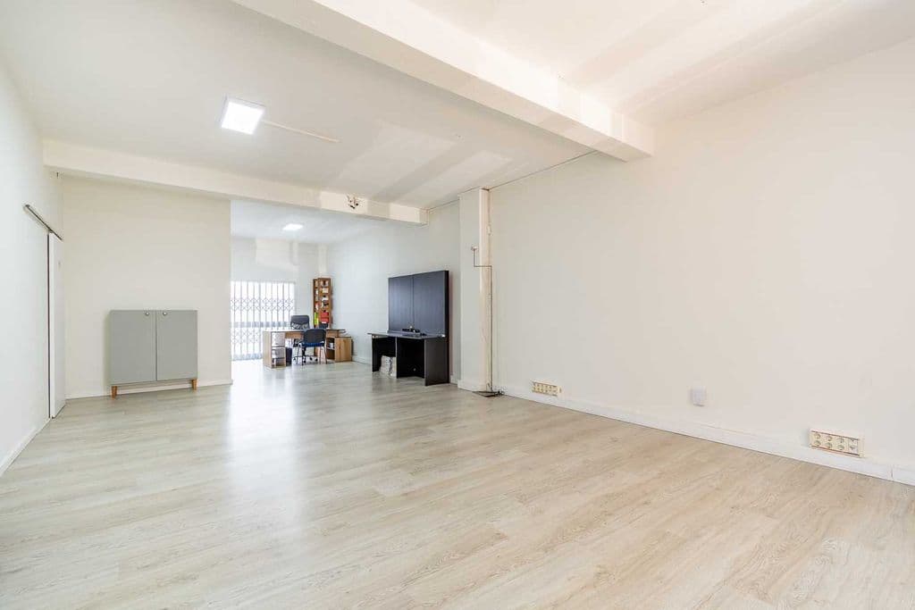 Escritório 125m² no Centro de Valadares (Estação) – Ideal p/ Negócio ou Investimento