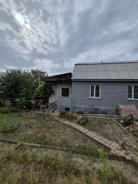 Окремий цегляний будинок на Бобровиці
