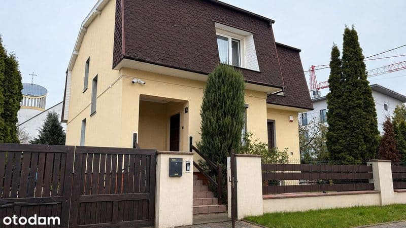 Budynek Jednorodzinny Z Garażem I Bud. Gospodarczym