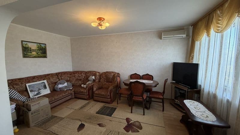 Продаж 4-х кімнатної квартири. Вулиця Павла Глазового.