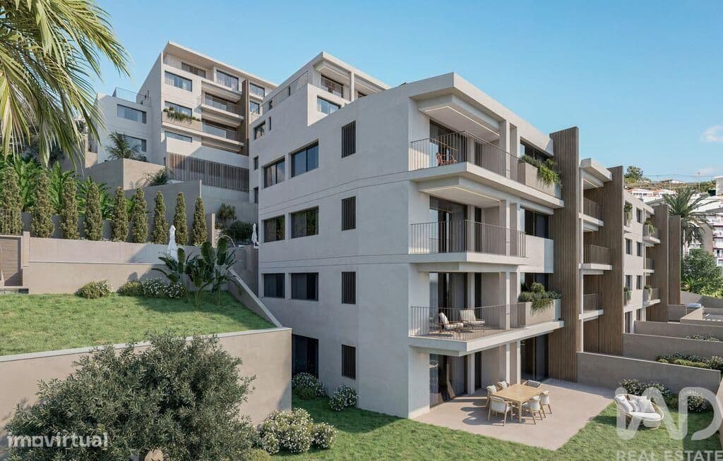 Apartamento T3 em Câmara de Lobos de 326,00 m2