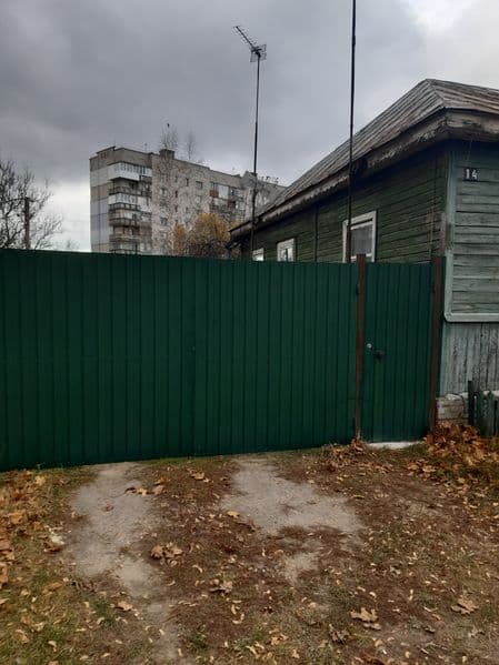 Продается два древянных дома и два участка вместе  в р-оне МЖК