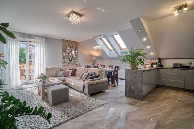 Przestronny apartament na sprzedaż w Złotowie - przestrzeń domu, wygoda śródmiejskiego życia!
