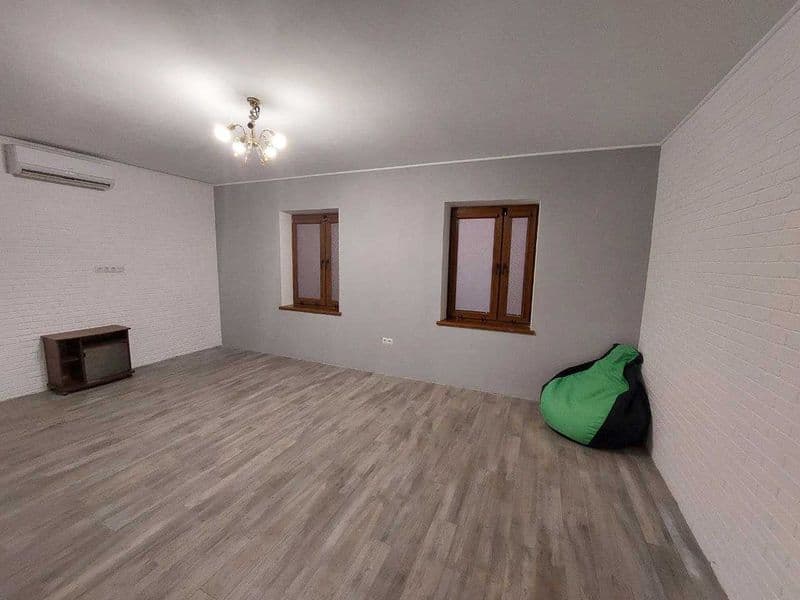 Продам свой дом 110кв.м ( В удобном р-не, гараж с ямой, огород, охрана )