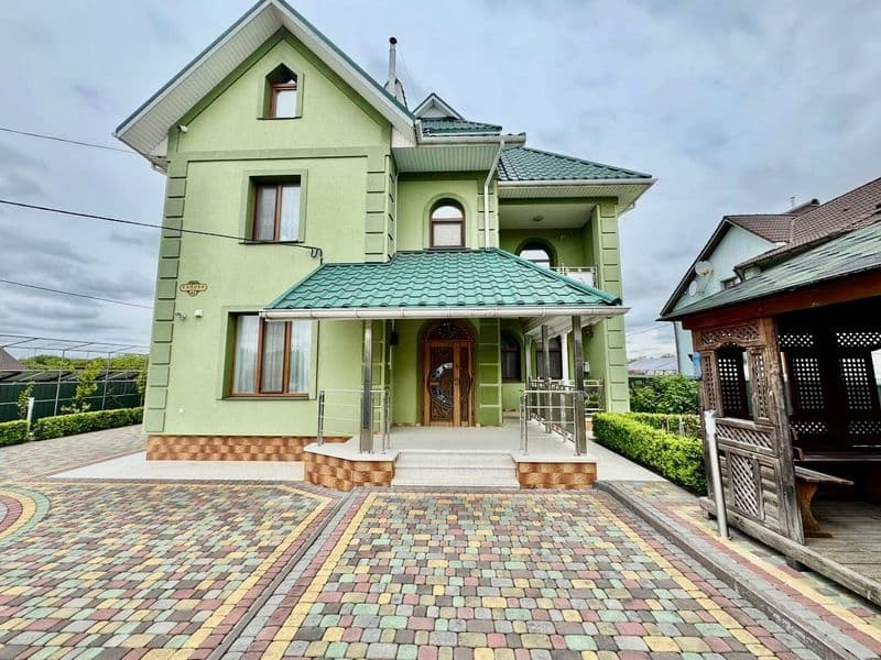 Продається 2-поверховий будинок