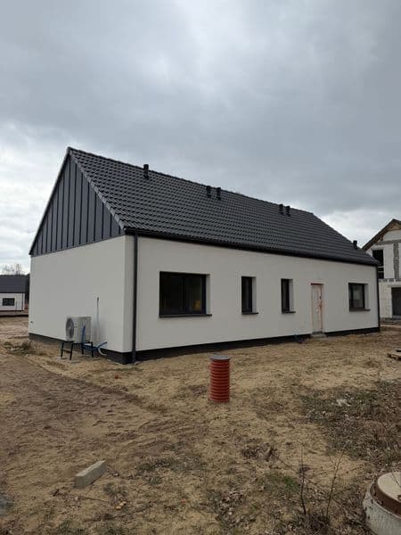 Komfortowy dom blisko lasu i miasta | 95 m² | działka 1000 m² | niskie rachunki | Safe House