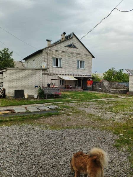 Цегляний двоповерховий будинок з промисловим приміщенням
