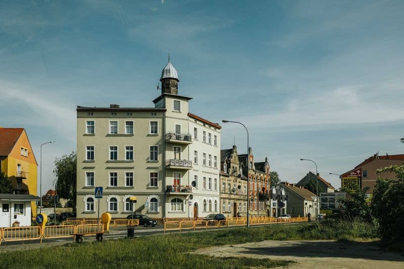 3‑pokojowe mieszkanie na sprzedaż 72,85 m² + piwnica 24 m² - kamienica, kominek
