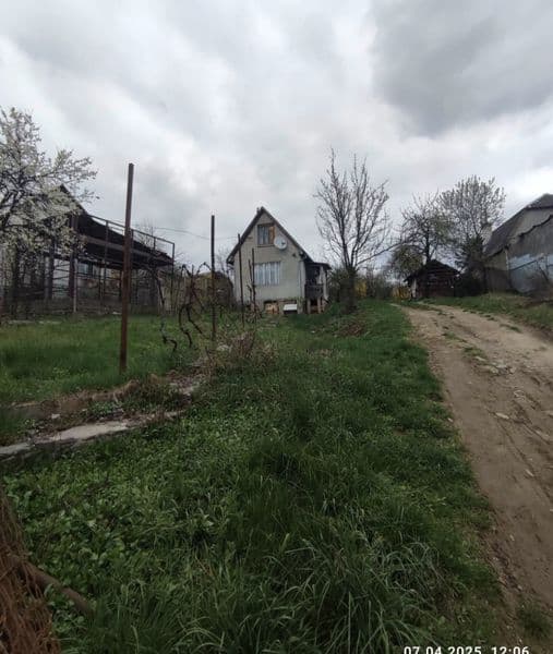 Продам дачний будинок
