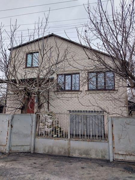 Подам дом город Изюм 180 кв.м.