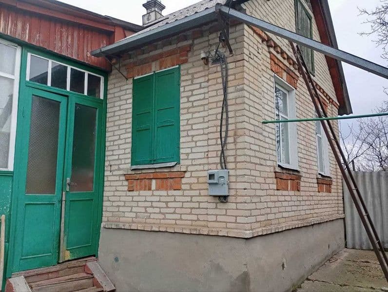 Продам будинок в Дергачах для невеликої родини, цегляний, на високому цоколі