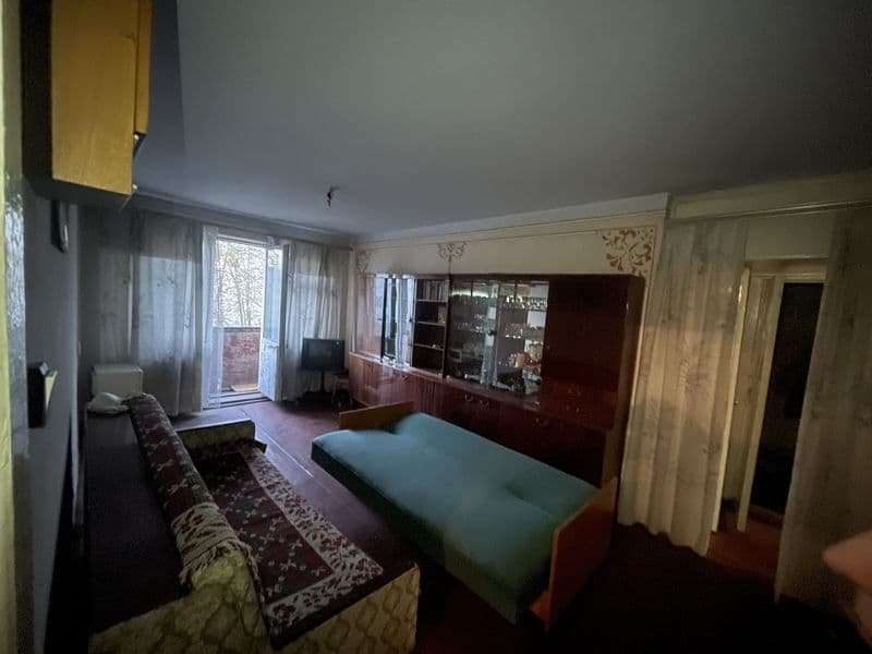 Продається 3 кімнатна квартира під ремонт