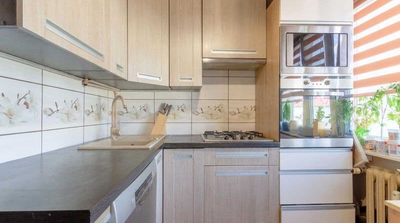 Mieszkanie 49 m² | 3 pokoje (2+1) | balkon, os. Hutnik |3 piętro |do remontu |ul. Koper 2