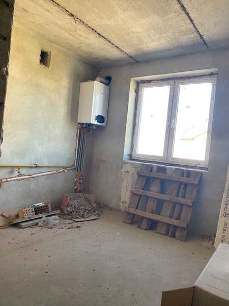 Продається простора дворівнева квартира
