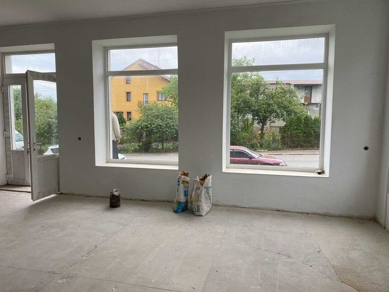 Самбір, центр, продаж комерції під магазин/офіс 185м. Можна під житло