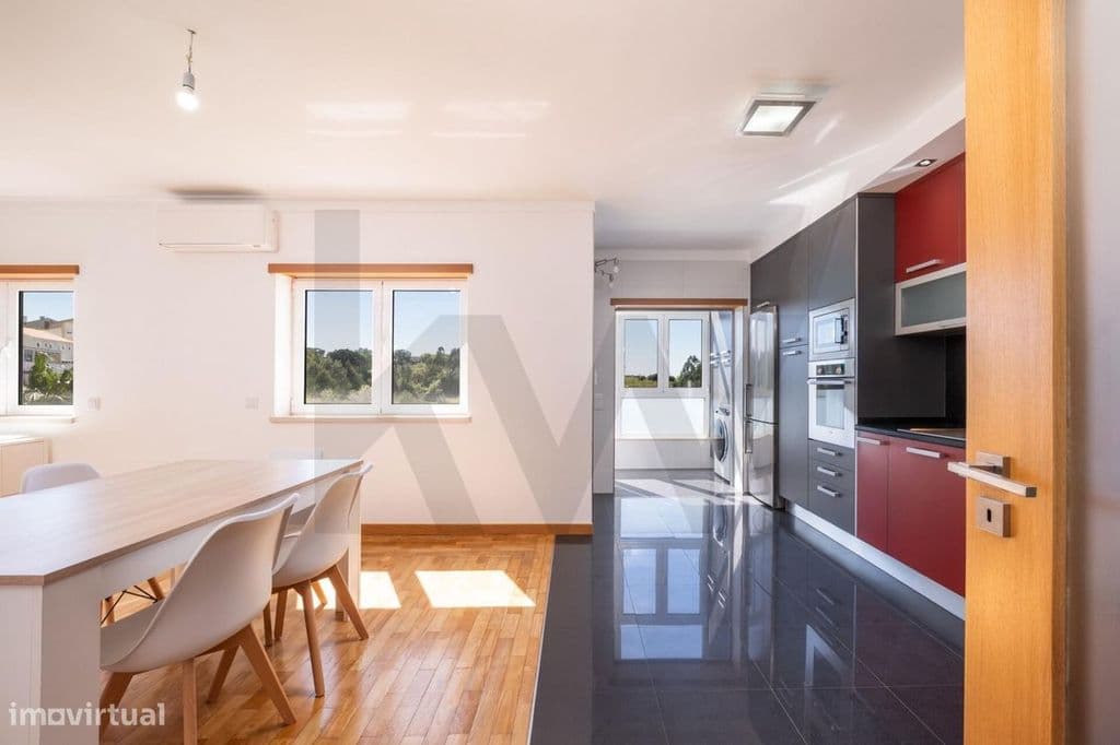 Apartamento T4  – Garagem e Churrasqueira - Alto dos Barreiros, Santa