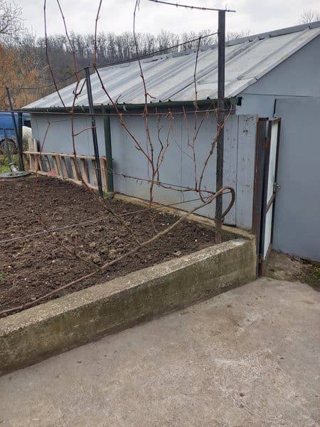 Продам гараж без місця.