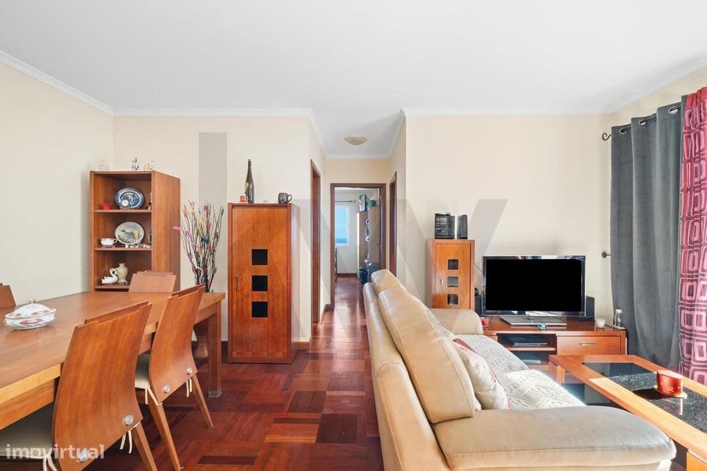 Apartamento T2+1 com Elevador e Garagem Caniço