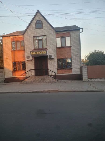 Продам двохповерховий будинок
