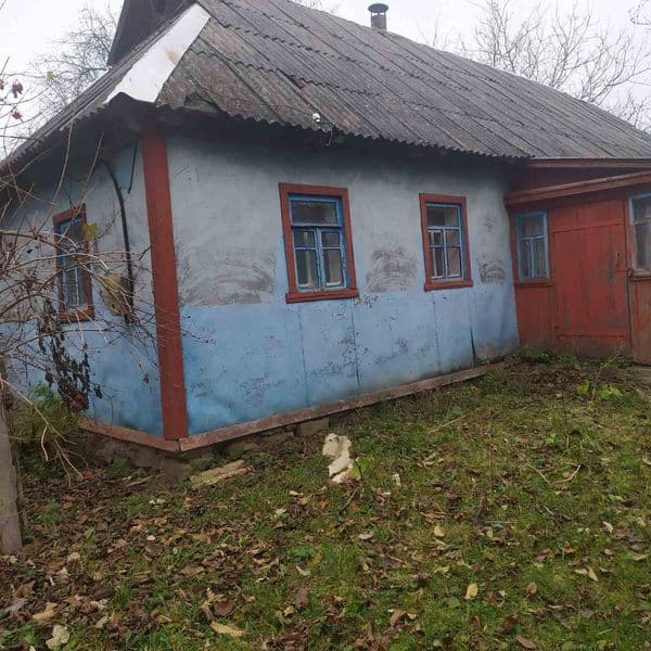 Продам старенький будинок с Мирославка