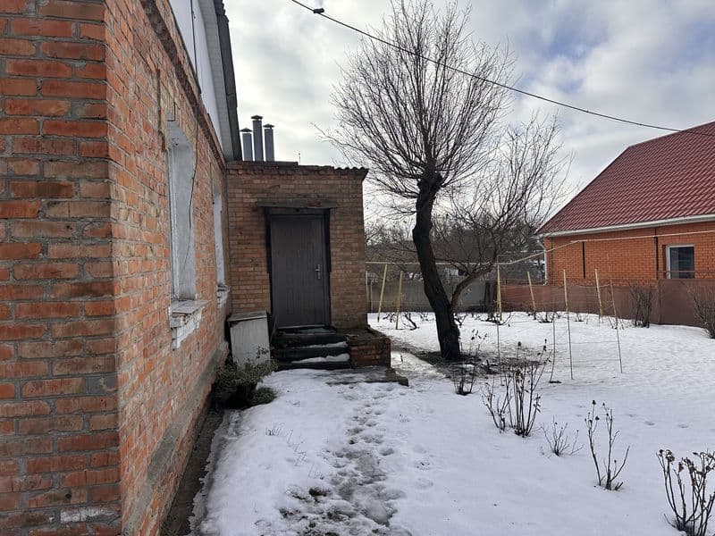 ПРОДАЄТЬСЯ затишний цегляний будинок у центрі міста Ромни!
