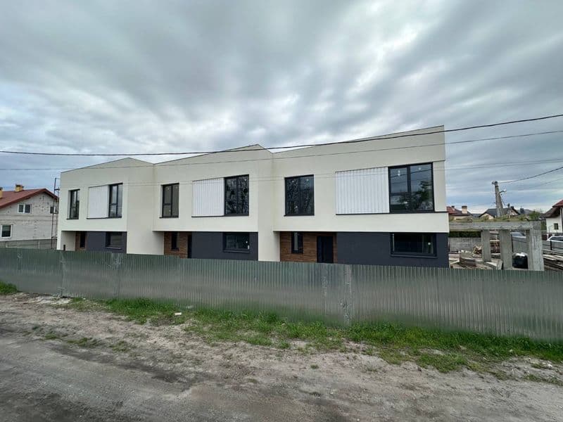 Продаж середнього таунхаусу 144 м² у Жовкві